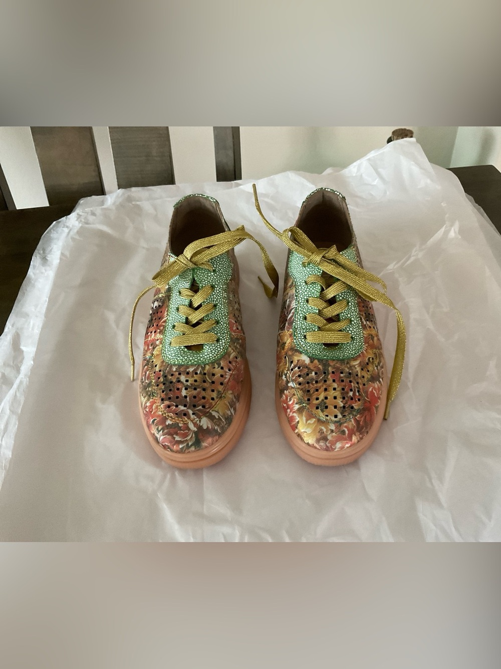 L’Artiste Women’s Low Top Lace-Up Floral Glitter Sneaker, Multicolor Green sz 9